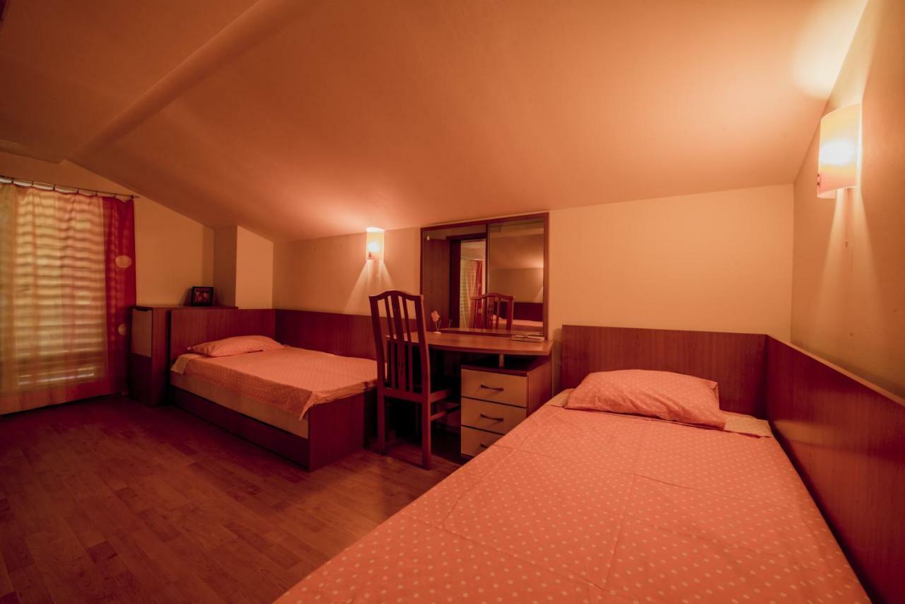 Вила Теkето I Vila Teketo Family Guest House Nikolovo Bagian luar foto